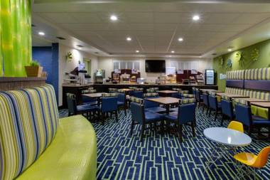 Holiday Inn Express Hotel & Suites Plant City an IHG Hotel