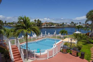 Aloha Condominium - On the Intracoastal - Walk to the Beach
