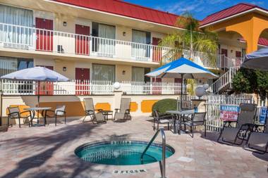 Days Inn & Suites by Wyndham Port Richey