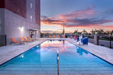 Holiday Inn Express & Suites - Punta Gorda an IHG Hotel