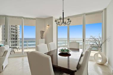 Gorgeous Ocean view Ritz Carlton Residences minimum 4 week stay