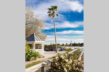 Sea Spray Studio 114 Beach steps away! pool+WiFi