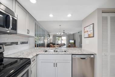 Ocean Village Club E17 2 Bedrooms Heated Pool Sleeps 6 WiFi