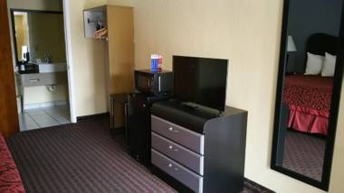 Days Inn by Wyndham St. Petersburg Central