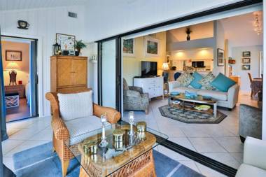 The Lakeside Beach Retreat