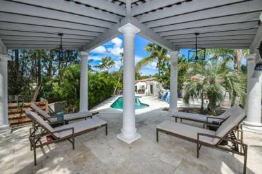 Crescent Street Villas by Beachside Management