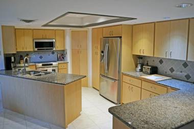 Shell Beach - The Treehouse 210