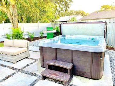 Vista Blu Sarasota by Pinecraft - 3 BR - Siesta Key 16 Min - Hot Tub