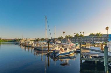 New Listing Sarasota Cay close to Beaches Airport Stores