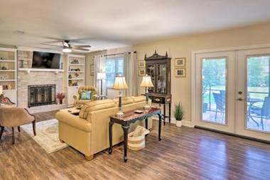 Bright Tallahassee Retreat with Lanai and Yard!