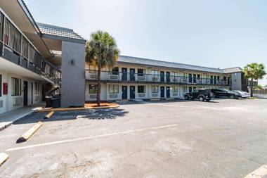 Motel 6 Tampa" Near Fairgrounds - Casino