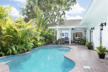 Palm Beach Oasis - 3bd3ba - Private Pool & Parking