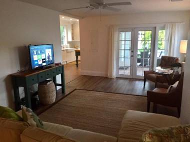 Palm Beach Oasis - 3bd3ba - Private Pool & Parking