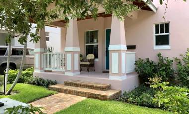 Pink House - Modern 3bd-3ba - Parking - Porch
