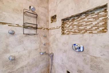 The Periwinkle House - 4bd-2ba - Sleep 10