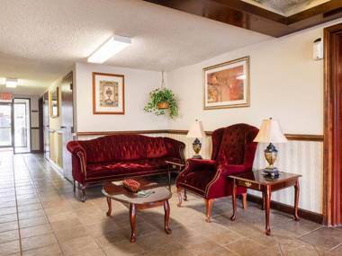 OYO Hotel Adairsville Hwy 140