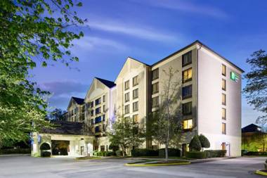 Holiday Inn Express & Suites Alpharetta an IHG Hotel