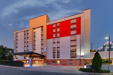 Holiday Inn Express & Suites Atlanta Perimeter Mall Hotel an IHG Hotel