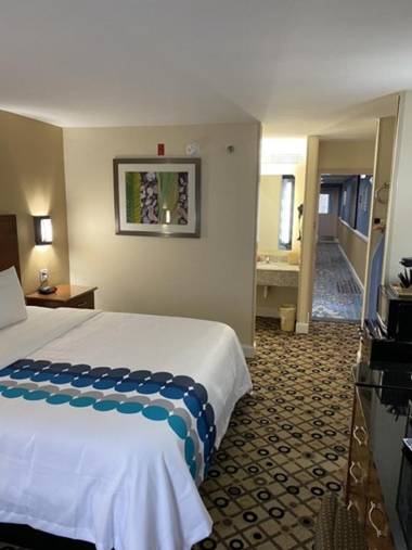 SureStay Plus Hotel by Best Western Atlanta Airport South