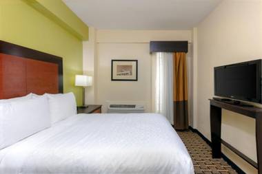 Holiday Inn Express & Suites - Atlanta Downtown an IHG Hotel