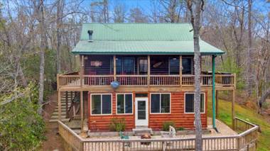 Sweet cabin mountain views with foosball firepit