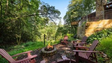 Hideaway Cabin on the Creek with Hot tub and more