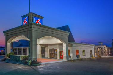 Motel 6-Calhoun GA