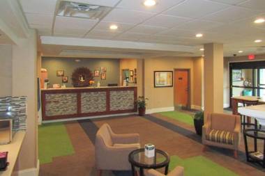 Econo Lodge Inn & Suites