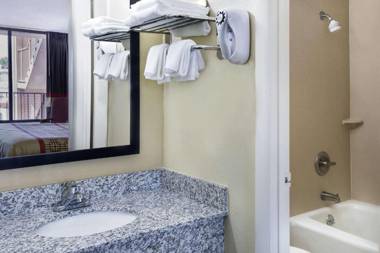 Days Inn by Wyndham Columbus-North Fort Benning