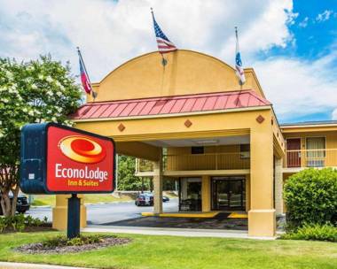 Econo Lodge Inn & Suites at Fort Benning