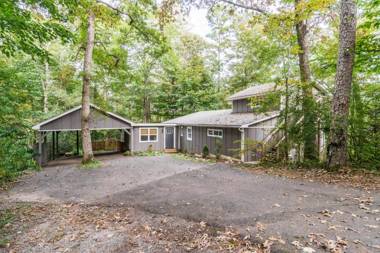 Designer Getaway - 2 Bedrooms 4 Minutes to Dahlonega Hot Tub