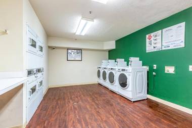 HomeTowne Studios by Red Roof Gainesville