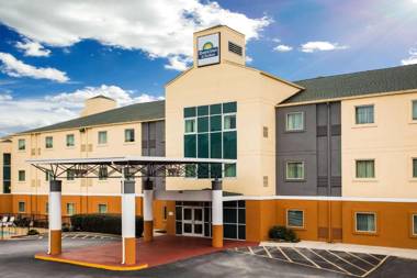 Days Inn & Suites by Wyndham Augusta Near Fort Gordon