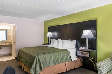 Quality Inn Hinesville - Fort Stewart Area Kitchenette Rooms - Pool - Guest Laundry