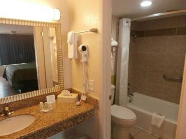 Quality Inn Hinesville - Fort Stewart Area Kitchenette Rooms - Pool - Guest Laundry