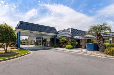 Econo Lodge Near Fort Stewart Bar Restaurant Open Pool  Laundry Facility