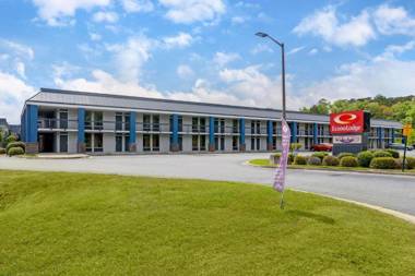 Econo Lodge Near Fort Stewart Bar Restaurant Open Pool  Laundry Facility