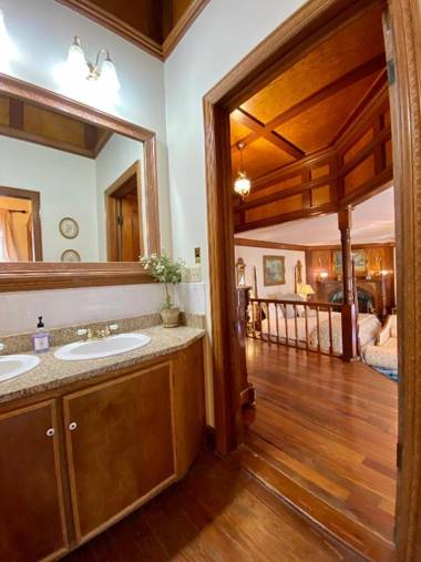 Hogan House Bed and Breakfast at Rose Hill