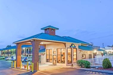 Days Inn by Wyndham Jackson