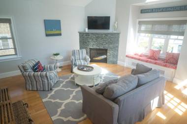 The Newport Lofts - 611 Thames Street