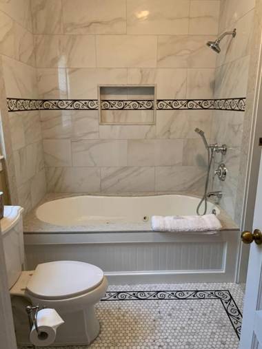 Almondy Inn Bed & Breakfast