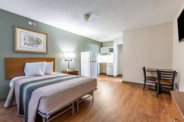 HomeTowne Studios by Red Roof Atlanta NE – Norcross South