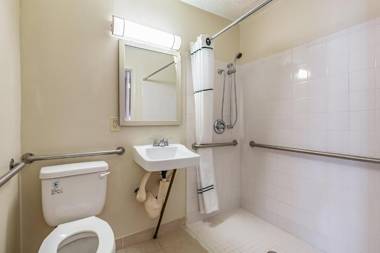 HomeTowne Studios by Red Roof Atlanta NE – Norcross South