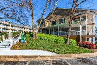 HomeTowne Studios by Red Roof Atlanta NE - Downtown Norcross