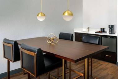 The Bluff Hotel Savannah Tapestry Collection by Hilton