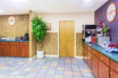 Howard Johnson by Wyndham Savannah GA