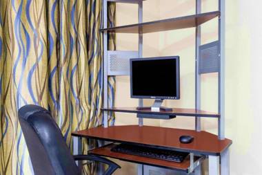 Howard Johnson by Wyndham Savannah GA