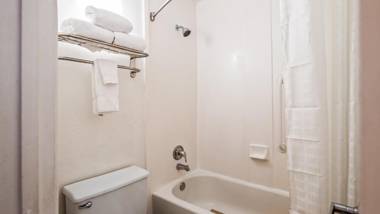 Ramada by Wyndham Savannah Gateway