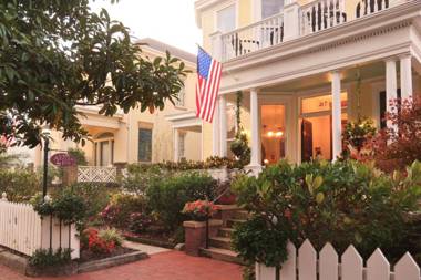 Azalea Inn and Villas