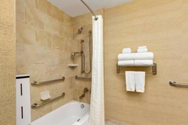 Embassy Suites Savannah Historic District